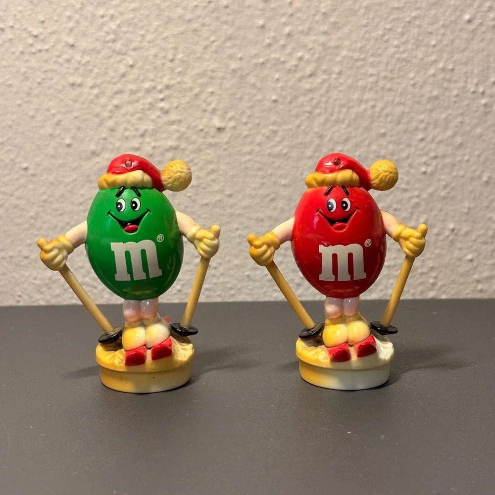 M&M's Salt & Pepper Shakers Unisex OS Red Green Good Vintage 1991 Skiing
